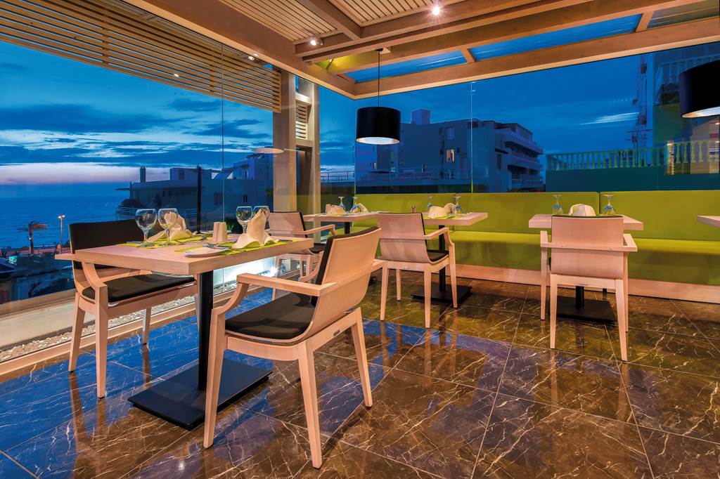 RHO_81560_Semiramis_City_Hotel_1119_12.jpg