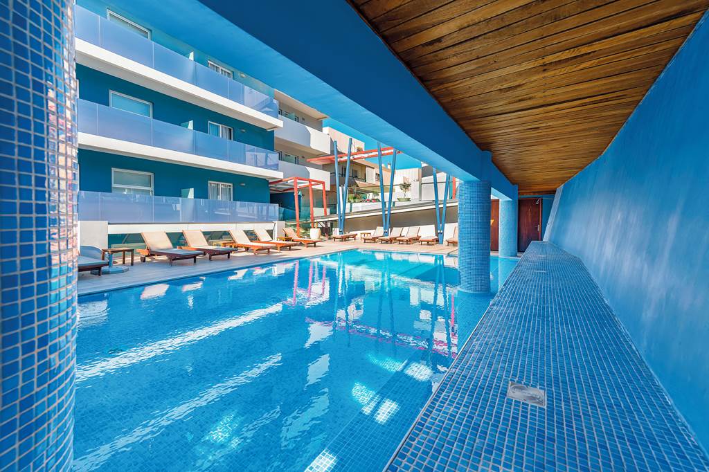 RHO_81560_Semiramis_City_Hotel_1119_09.jpg