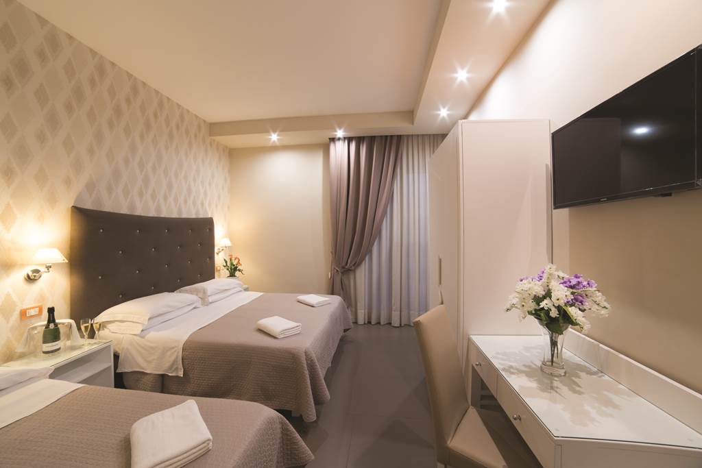 NAP_74307_Club_Sorrento_0517_18.jpg
