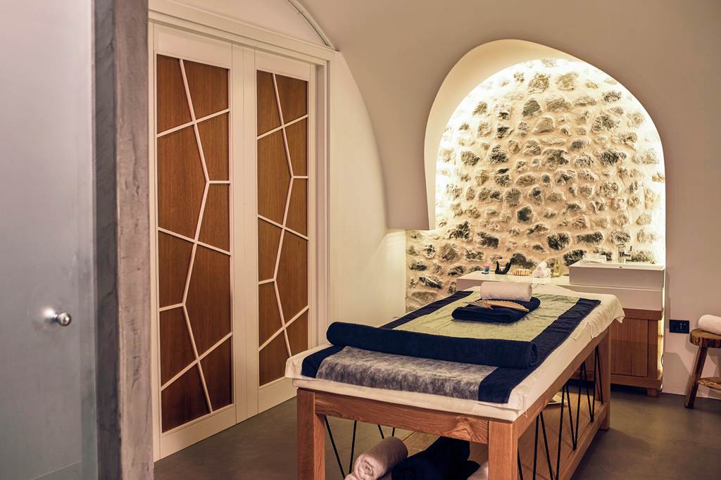 JTR_81478_Santo_Pure_Oia_Suites_&_Villas_1023_20.jpg