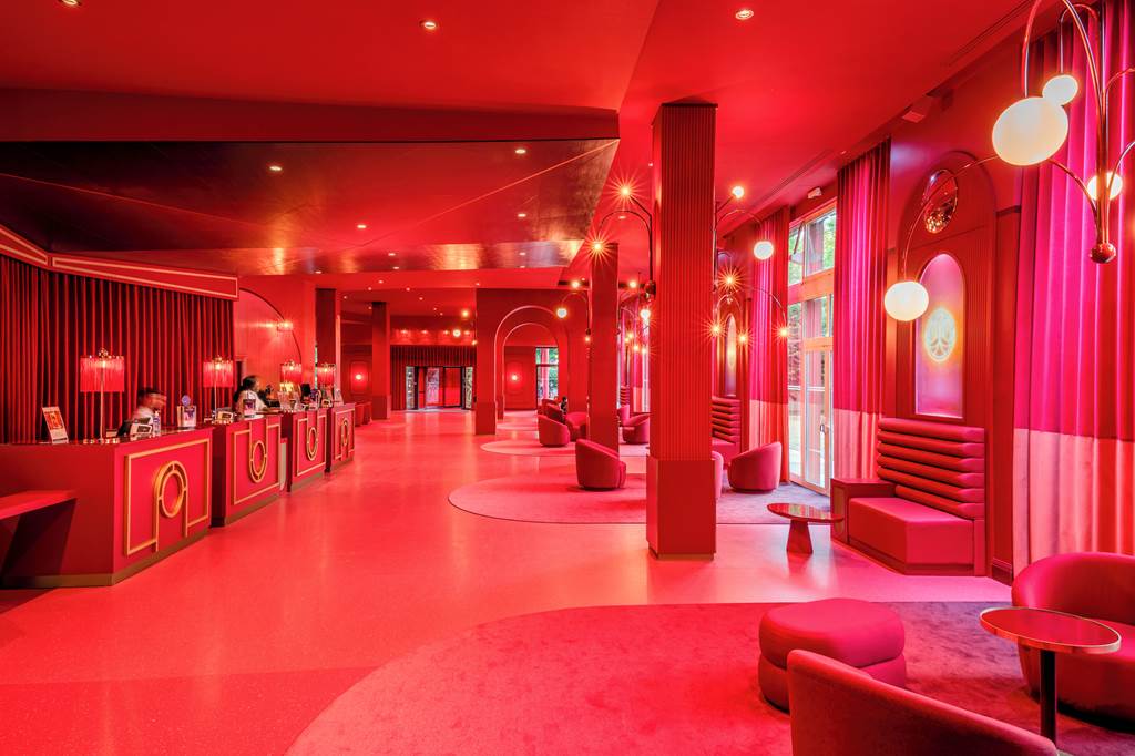 CDG_71075_Magic_Circus_Paris_0822_06.jpg