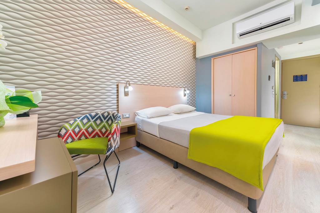 RHO_81560_Semiramis_City_Hotel_1119_01.jpg