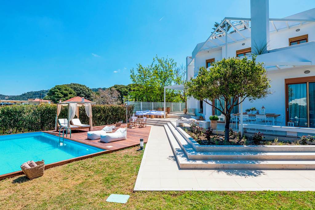 RHO_84209_Love_White_Villa_0922_08.jpg