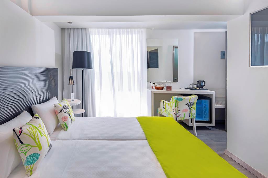 RHO_81560_Semiramis_City_Hotel_1119_16.jpg