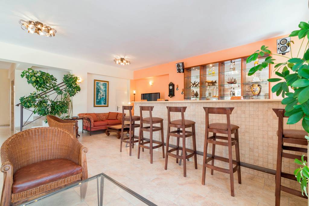 ZTH_80902_La_Sirena_Apartments_0819_06.jpg