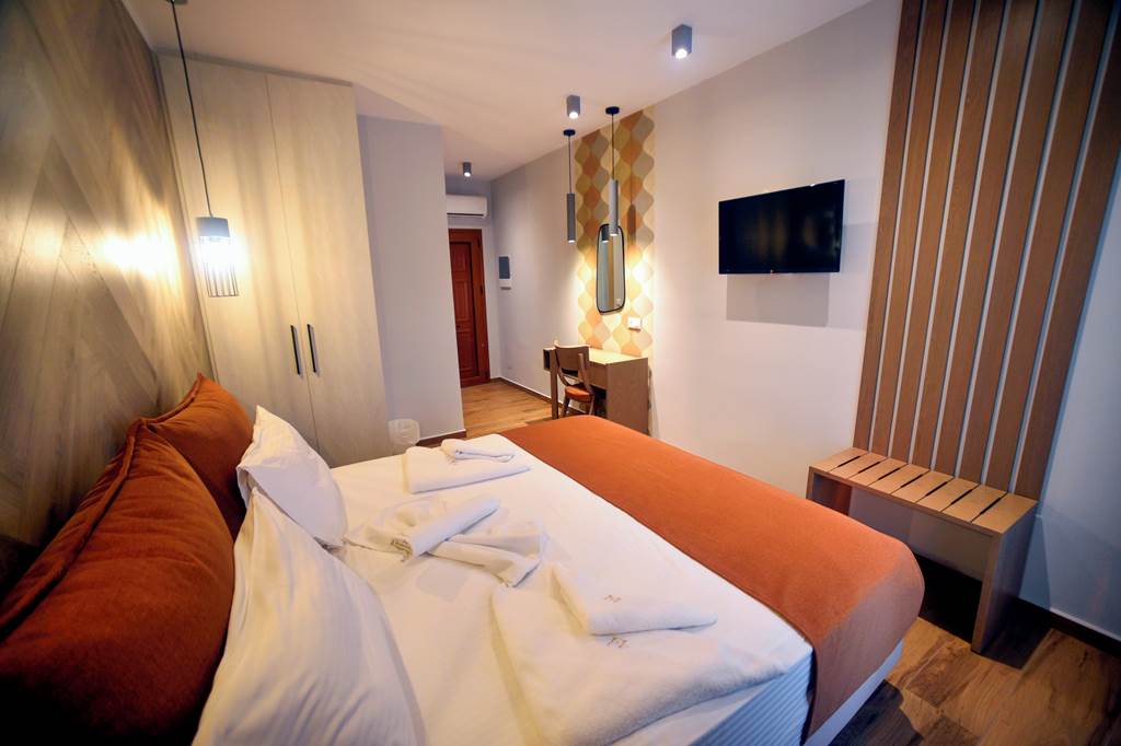 MJT_84273_Sunset_Hotel_0524_03.jpg