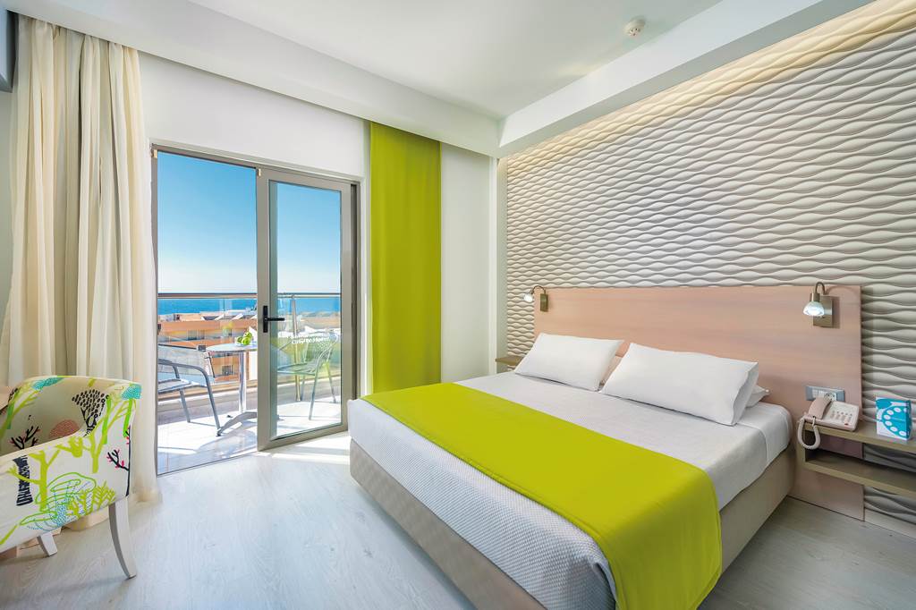 RHO_81560_Semiramis_City_Hotel_1119_06.jpg