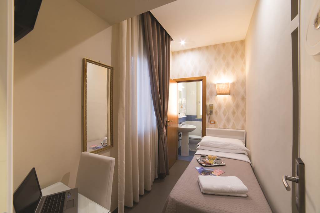 NAP_74307_Club_Sorrento_0517_15.jpg