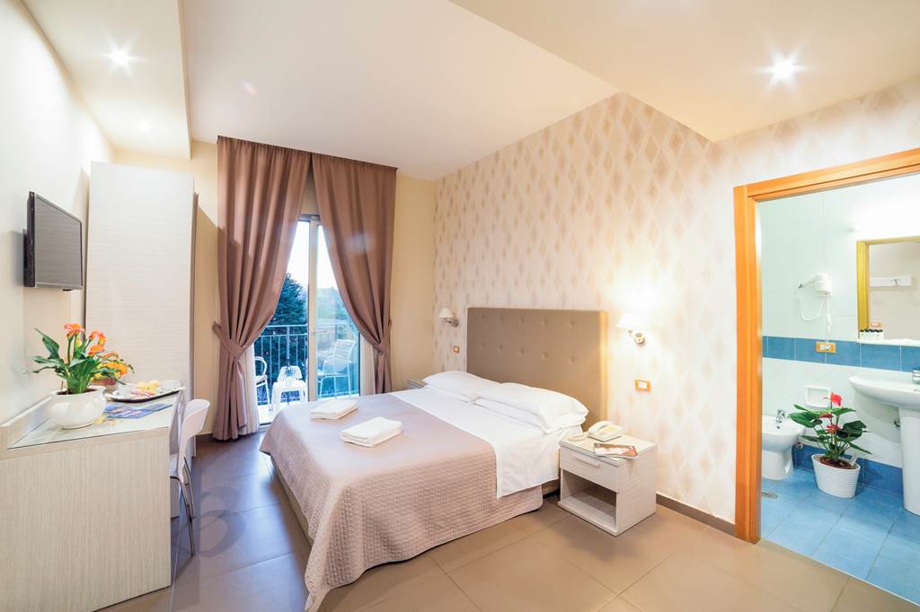 NAP_74307_Hotel_Club_Sorrento_1019_01.jpg
