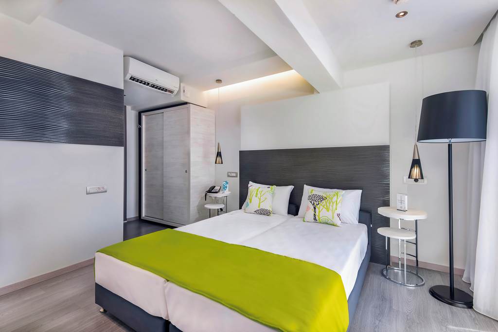 RHO_81560_Semiramis_City_Hotel_1119_17.jpg