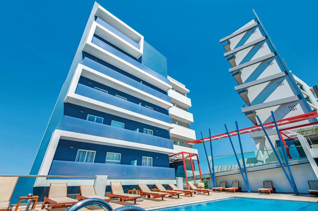RHO_81560_Semiramis_City_Hotel_1119_13.jpg