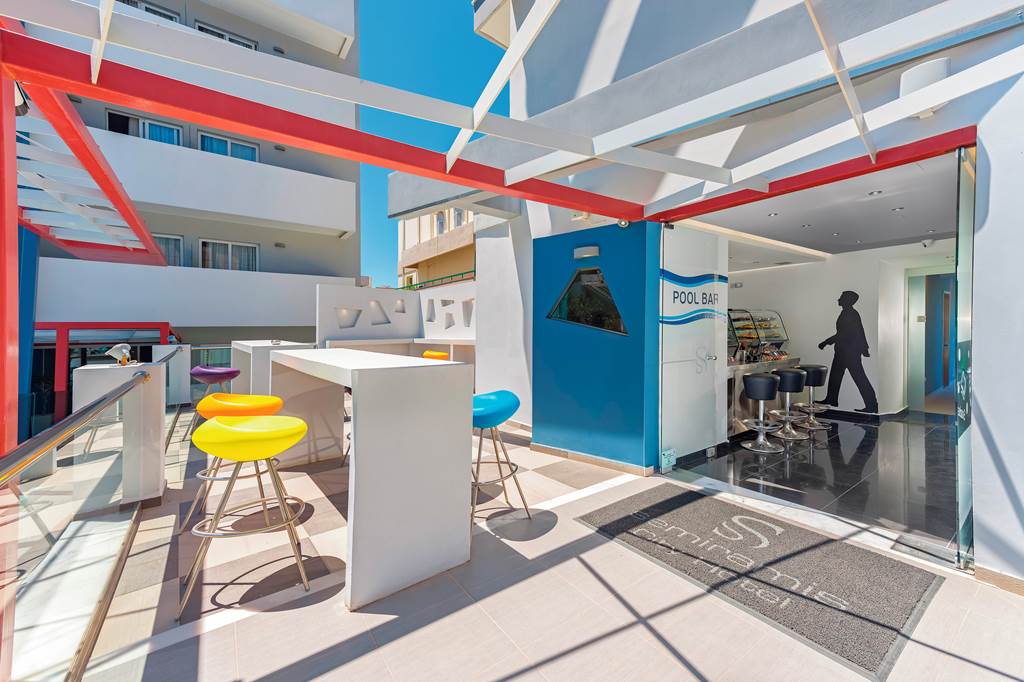 RHO_81560_Semiramis_City_Hotel_1119_08.jpg