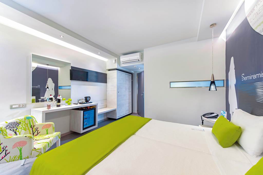 RHO_81560_Semiramis_City_Hotel_1119_18.jpg