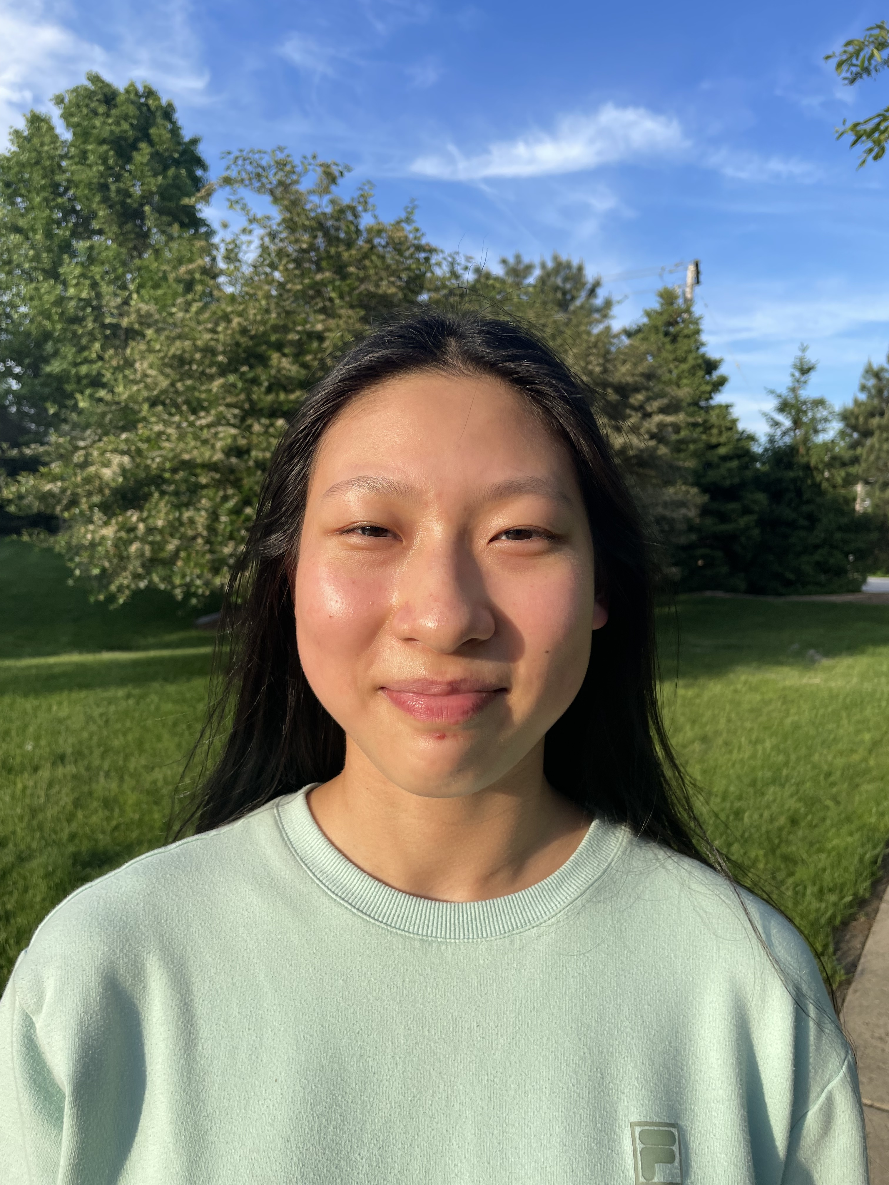 Headshot of Julia Li 