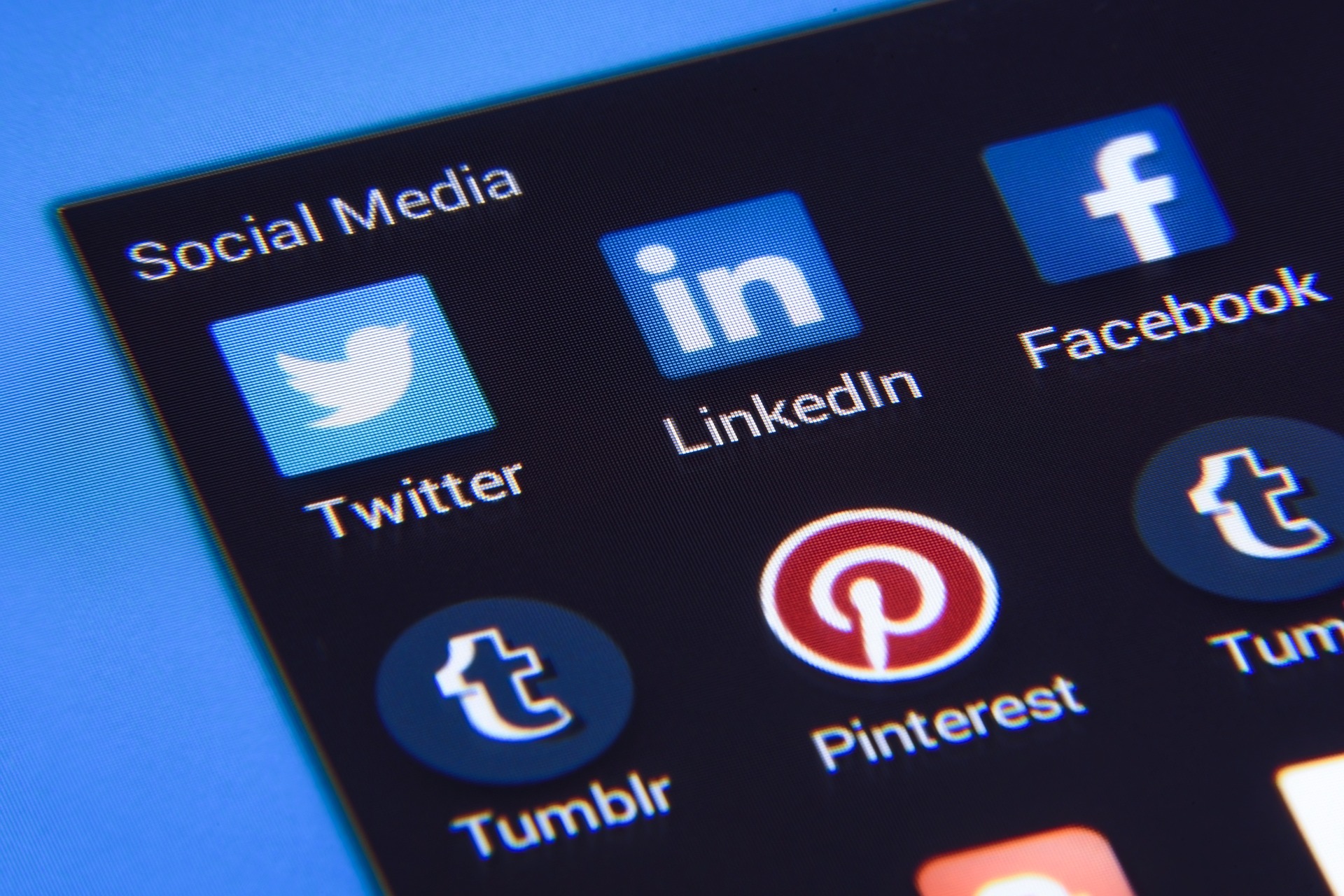Beyond LinkedIn: Unconventional Networking for B2B Success