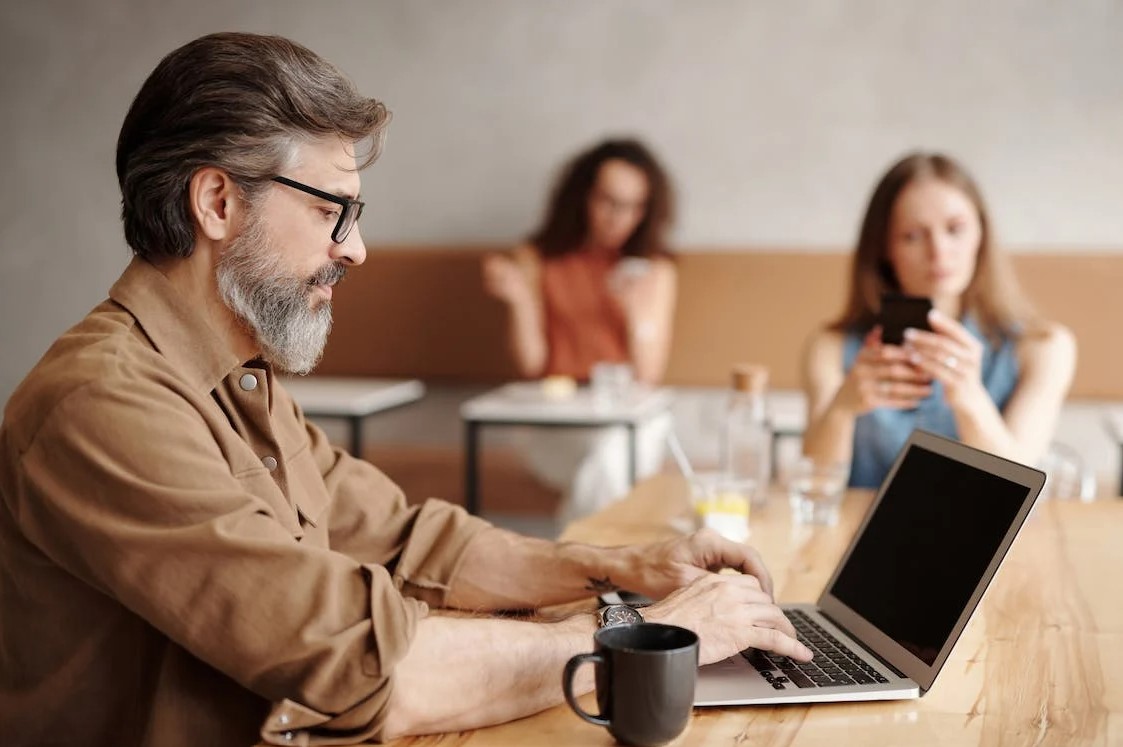 7 Steps To Become a Better Manager | Improve Your Leadership Skills & Performance!