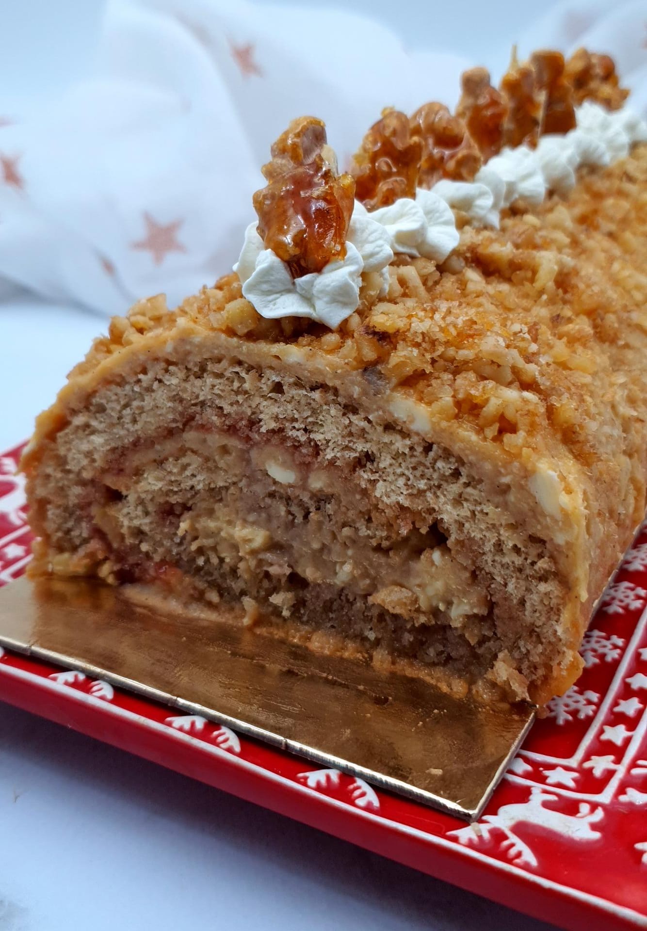 Roulade with walnut brittle