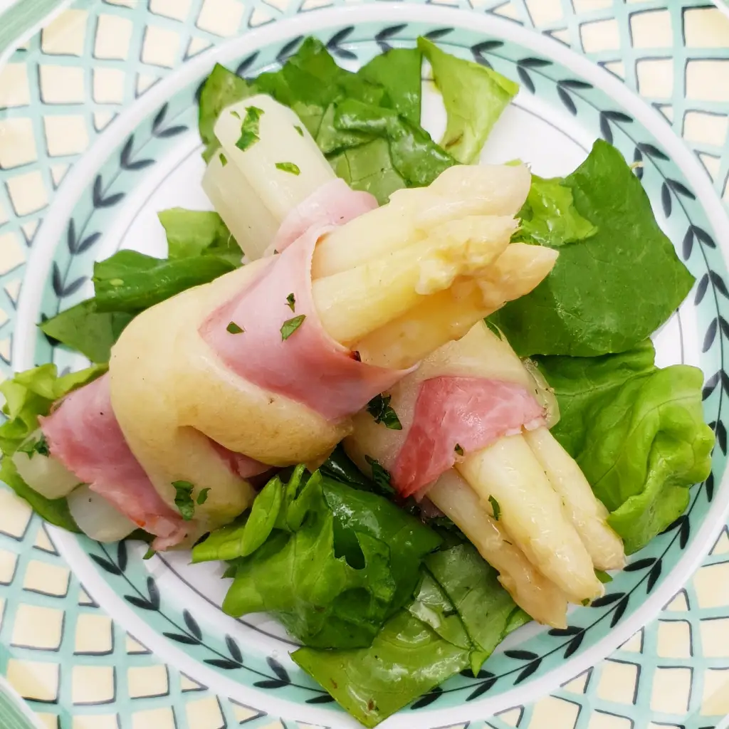 Asparagus ham parcels