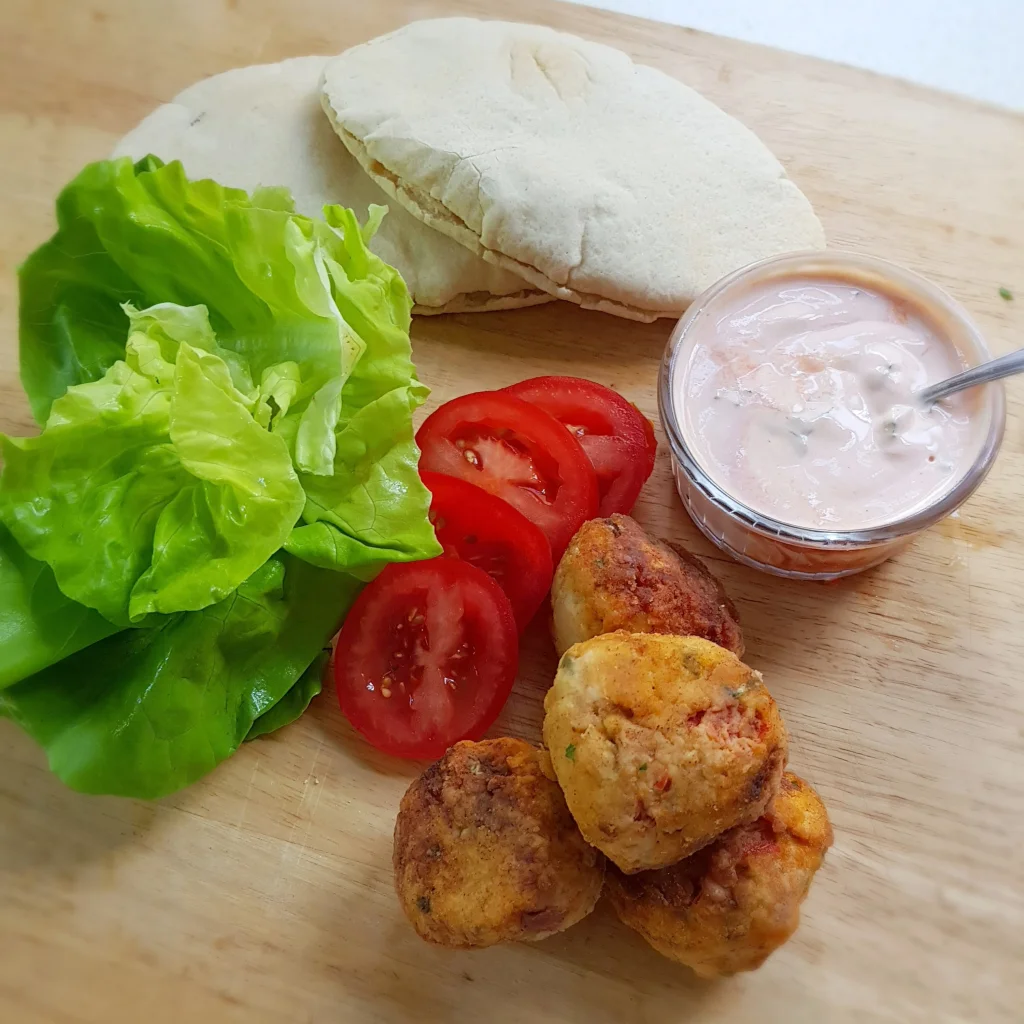 Pita au boulettes de poulet froides