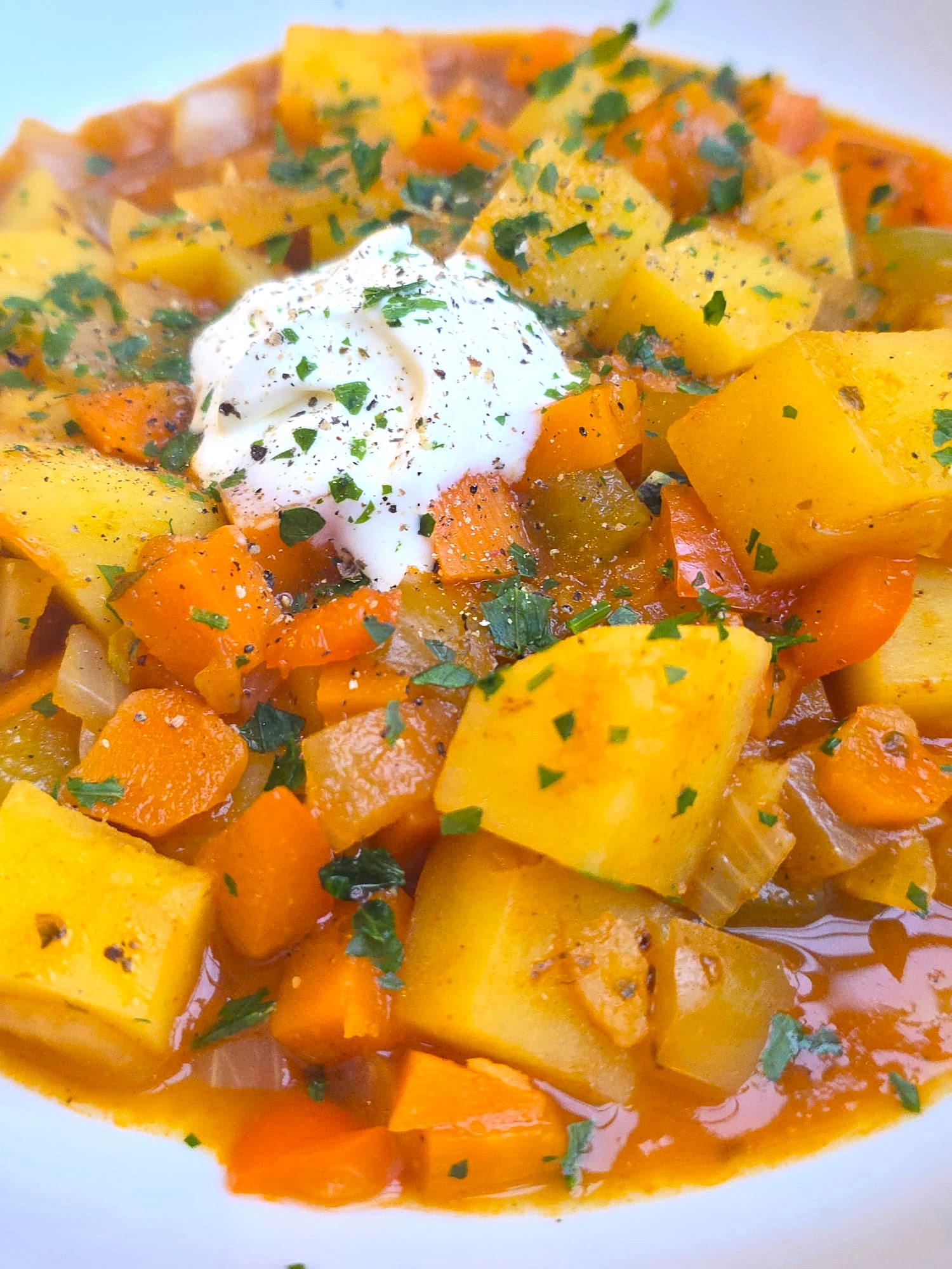 Vegetarian Potao Goulash (traditional method & Thermomix)