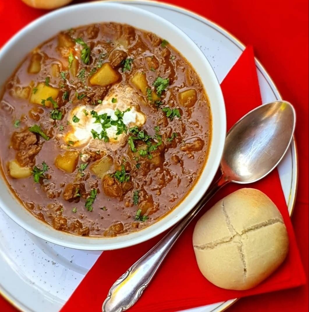 Goulash Soup (Traditional & Thermomix)