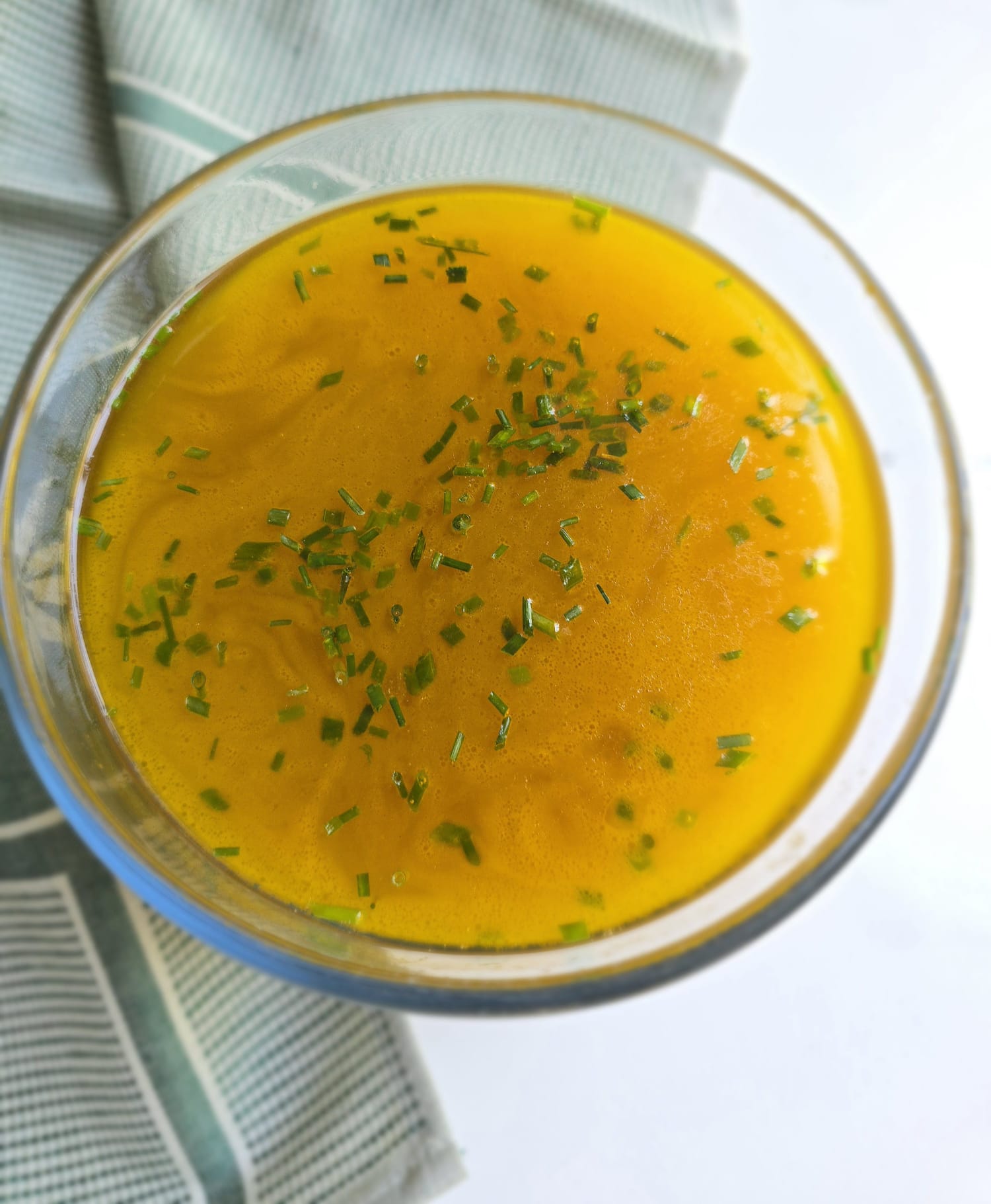Bouillon de poule à partir d'une carcasse (traditional method & Thermomix)