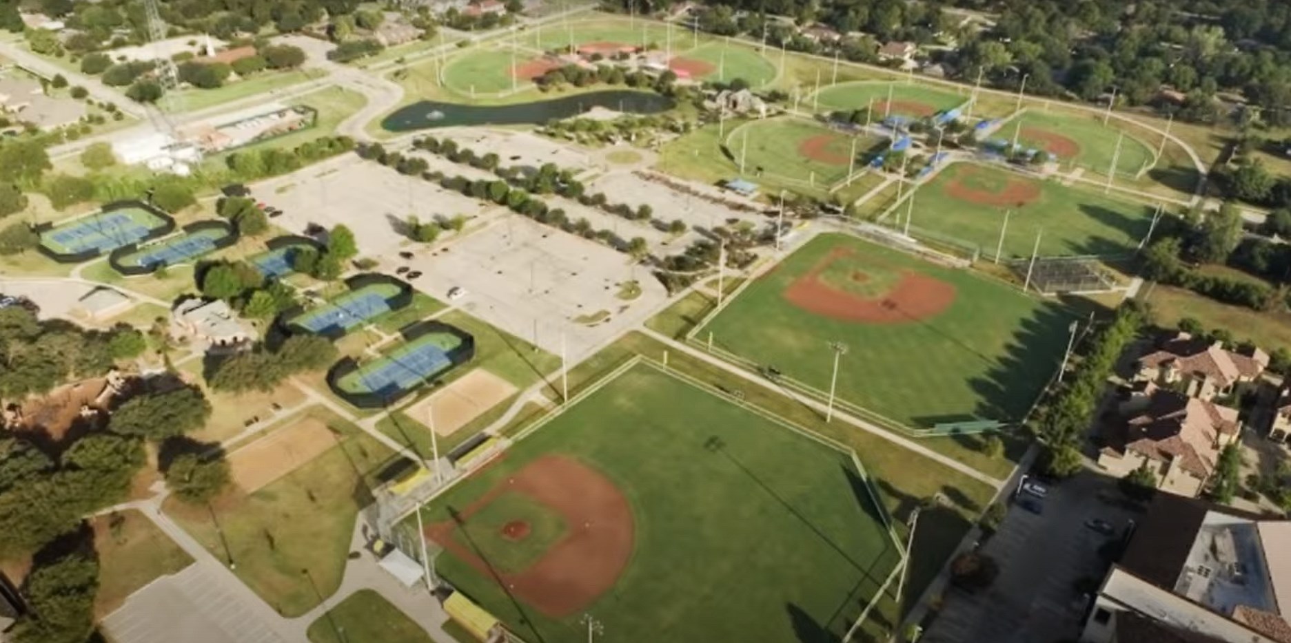 FAQs about Colleyville, TX