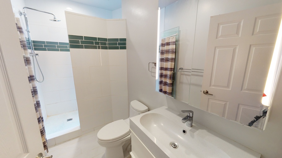 Bathrooms - Image 3