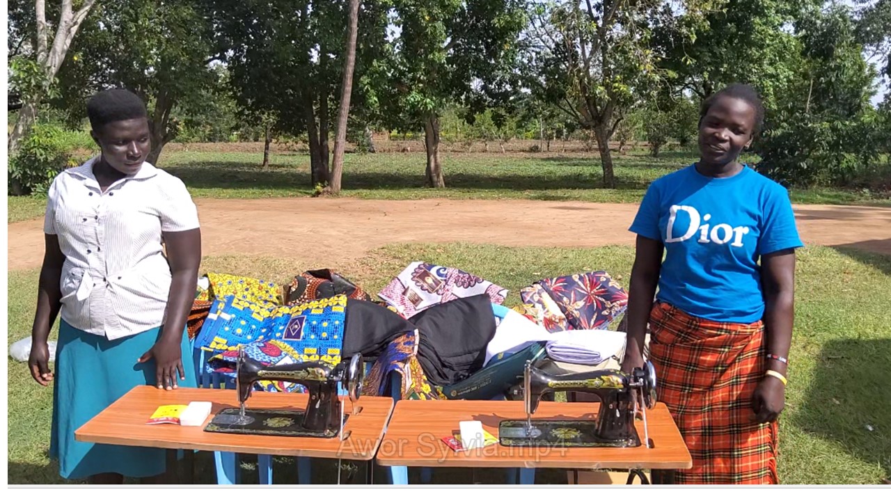 Sewing Machines and Startup Fabrics For Young Women Tailors