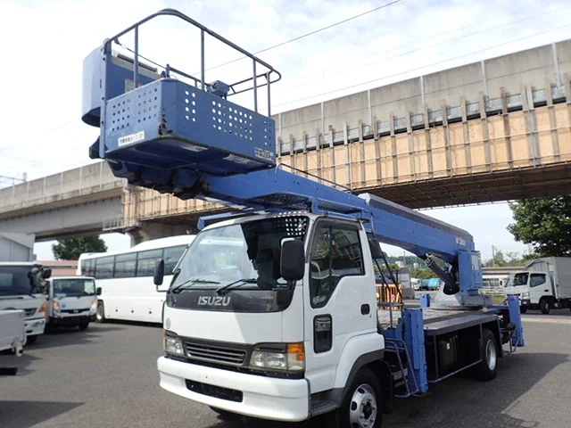 Автовышка АГП 27 м Juston на базе Isuzu Forward