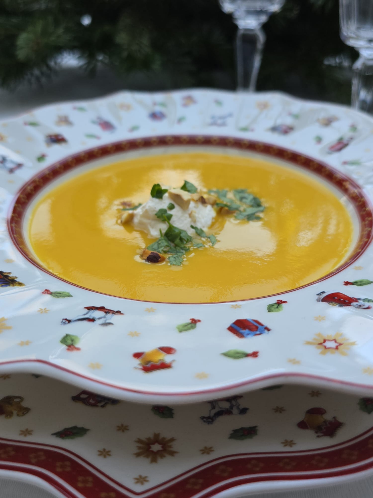 Samtige Butternut-Velouté mit Haselnuss Mousse (traditionnel & Thermomix)