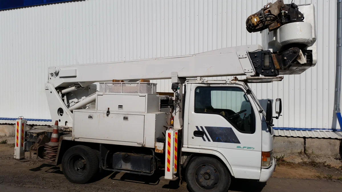 Автовышка АГП 15 м AICHI SH-140 на базе Isuzu Elf