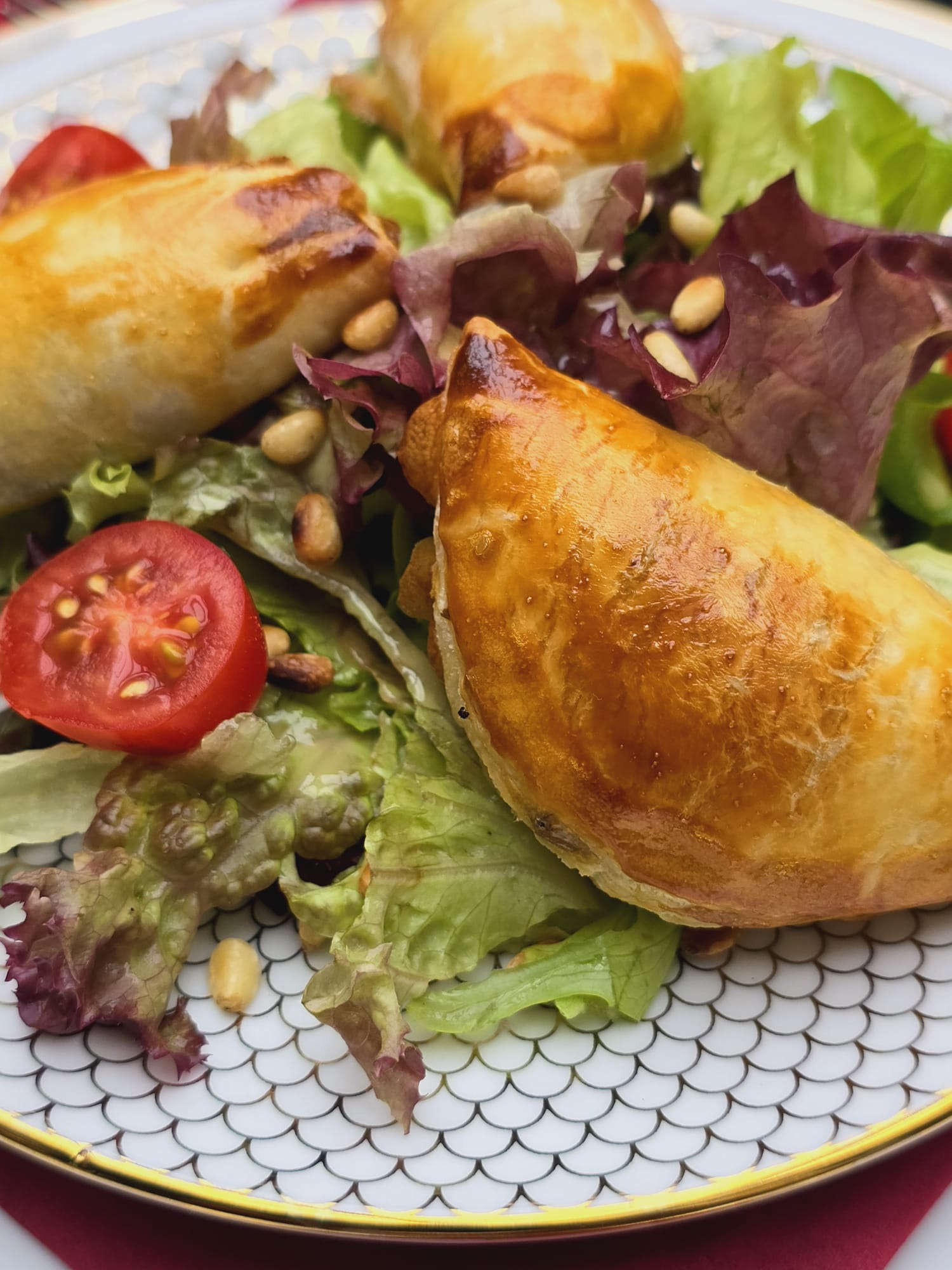 Mushroom pies on salad (traditional & Thermomix)