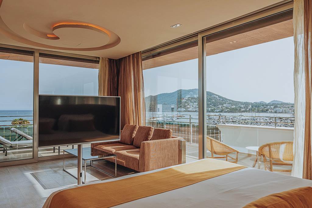 IBZ_70042_Aguas_de_Ibiza_Grand_Luxe_Hotel_0424_03.jpg