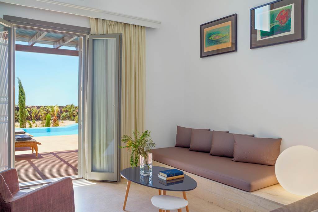 JTR_84113_9_Muses_Santorini_Resort_0822_03.jpg