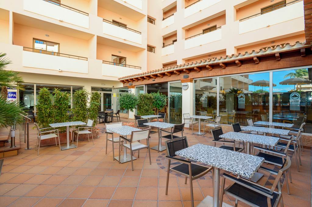 IBZ_382_Invisa_Hotel_La_Cala_1123_02.jpg
