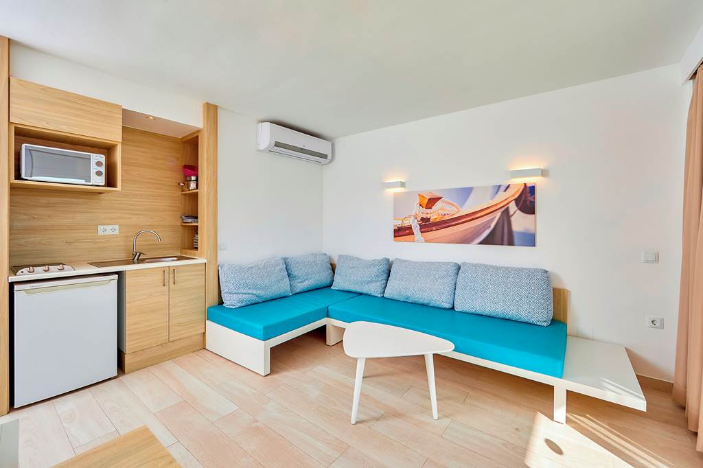 PMI_1999_Sun_Beach_Apartments_0220_10.jpg