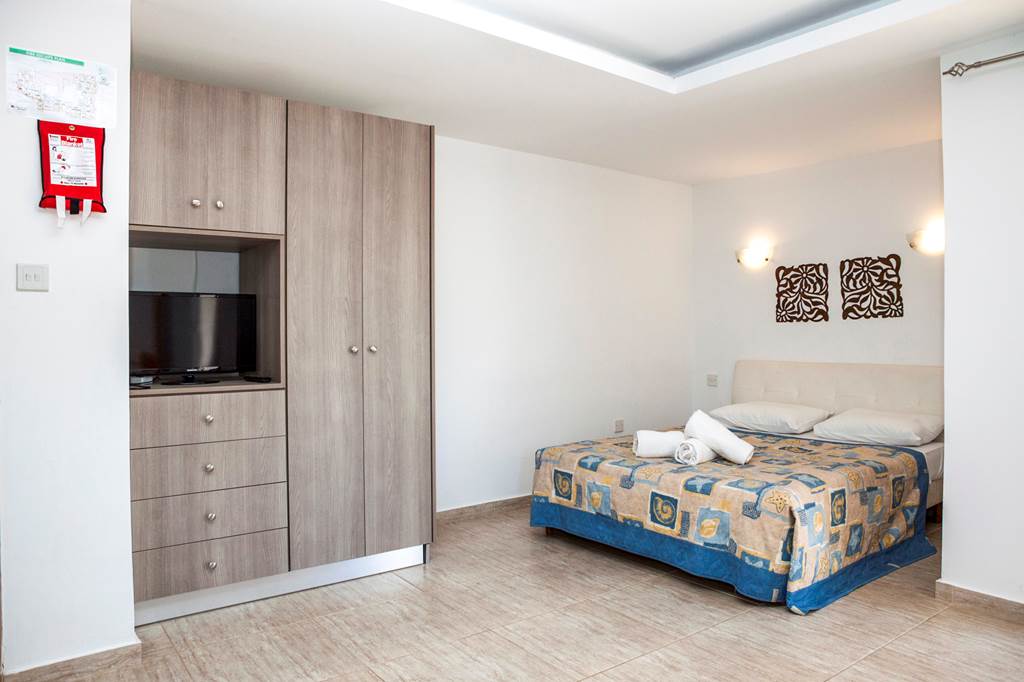 PFO_73740_Alecos_Htl_Apts_0317_17.jpg