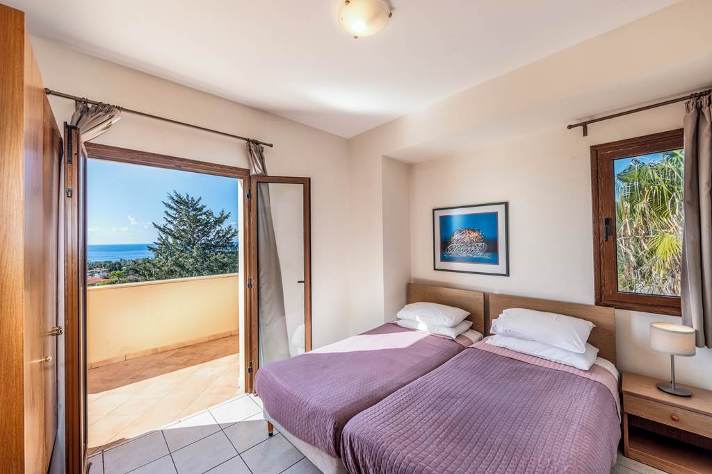 PFO_88656_Apollon_Dionysus_Villa_1224_07.jpg