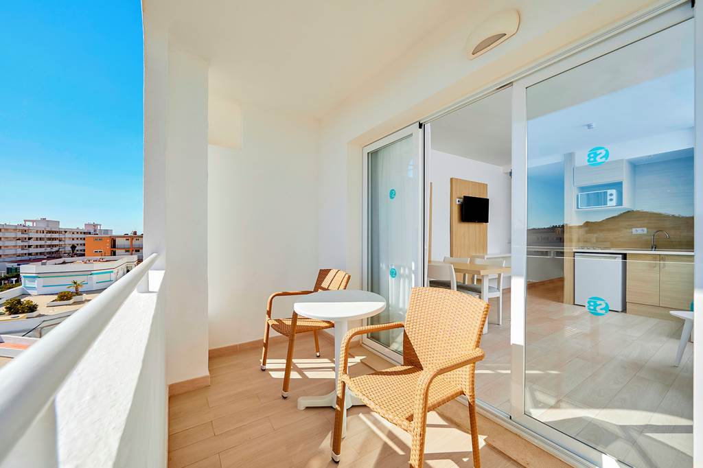 PMI_1999_Sun_Beach_Apartments_0220_12.jpg