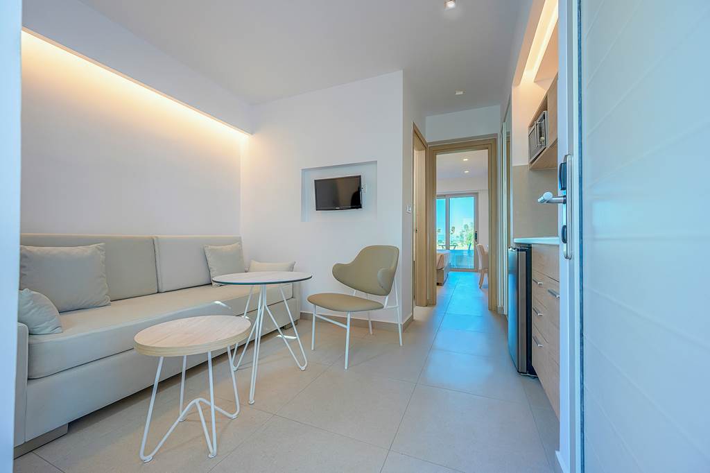 KGS_83254_Mythos_Suites_Hotel_0923_03.jpg