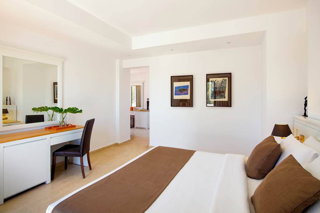 JTR_84113_9_Muses_Santorini_Resort_0822_13.jpg