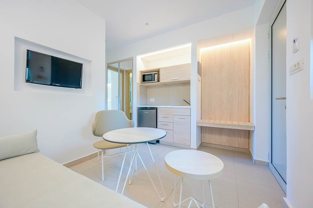 KGS_83254_Mythos_Suites_Hotel_0923_04.jpg