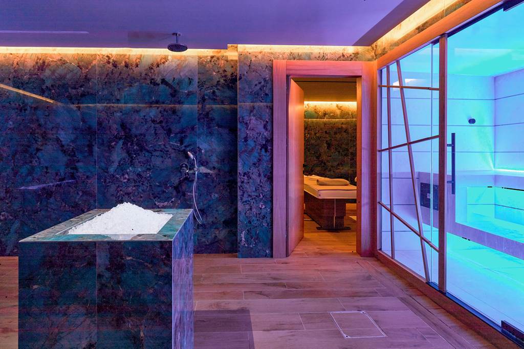 HER_83488_Castello_Infinity_Suites_1223_25.jpg