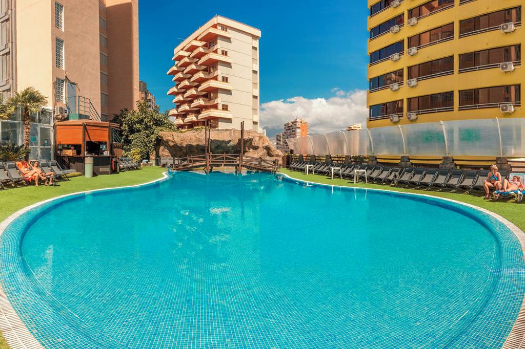 ALC_73366_Benidorm_Celebrations_Pool_Party_Resort_0520_01.jpg