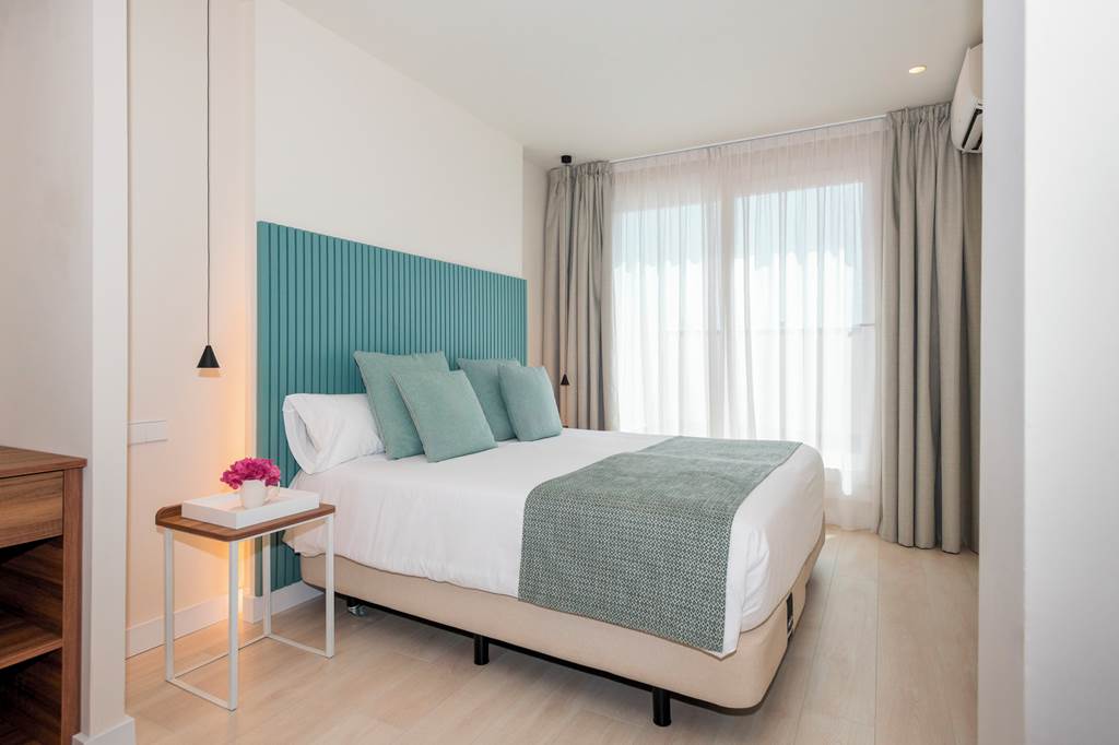 REU_1185_Hotel_Eurosalou_0824_05.jpg