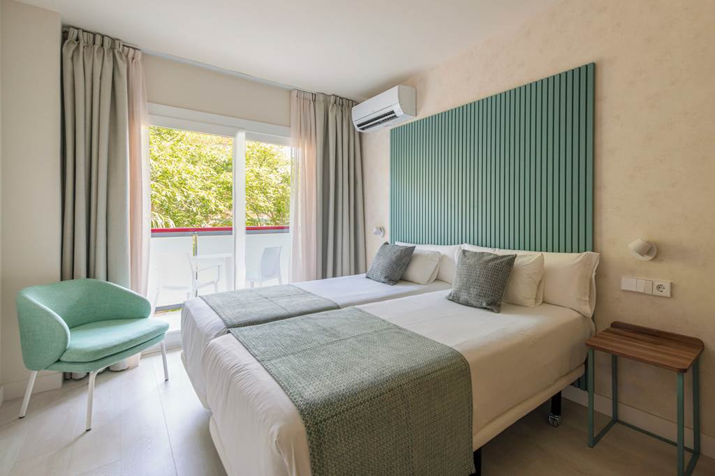 REU_1185_Hotel_Eurosalou_0824_03.jpg