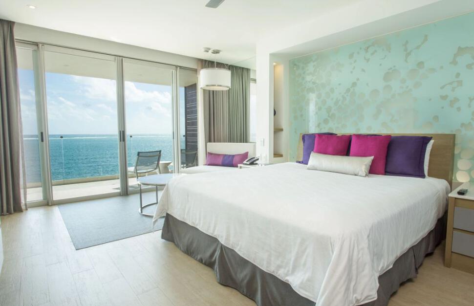 Breathless-Riviera-Cancun-Resort-Spa-35.jpg