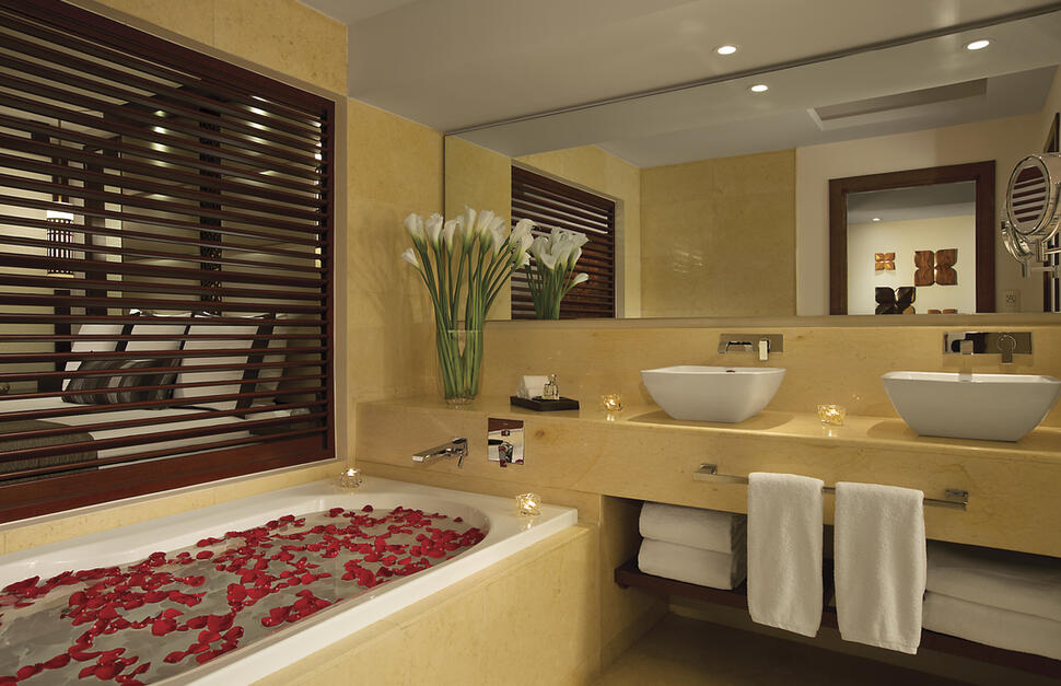Secrets-Playa-Mujeres-Golf-Spa-Resort-14.jpg