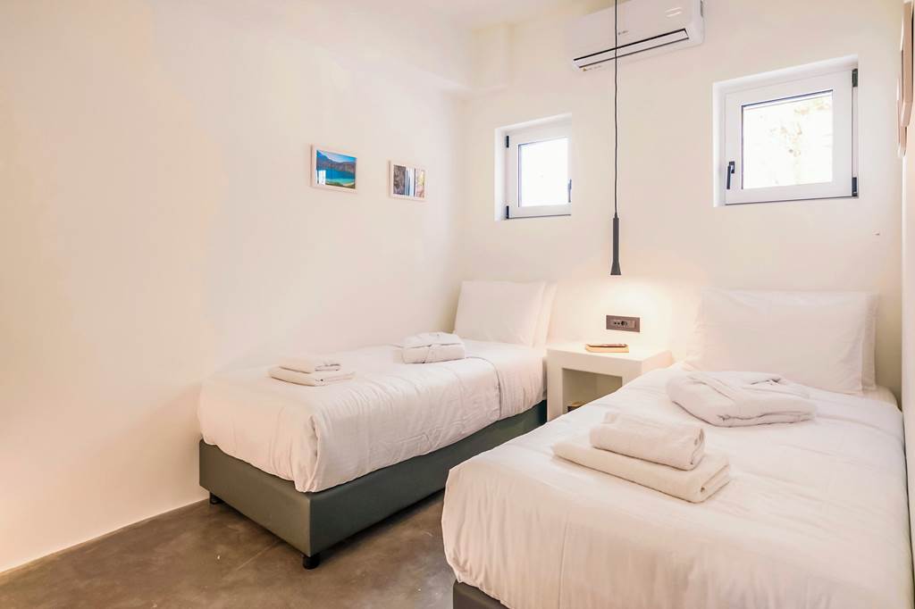 HER_84129_Villa_Paradiso_Ena_0822_03.jpg